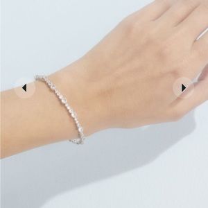 NWT OLEG CASSINI round crystal tennis bracelet